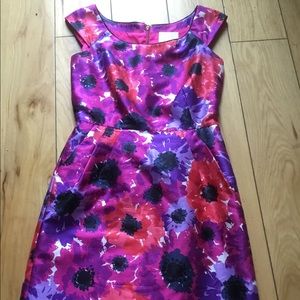 Adorable floral dress. Fitted through waist. 2 front pockets.